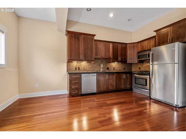 838 Se 38TH Ave 202, Portland, OR 97214