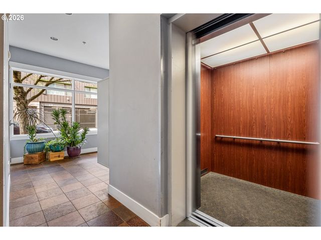 838 Se 38TH Ave 202, Portland, OR 97214