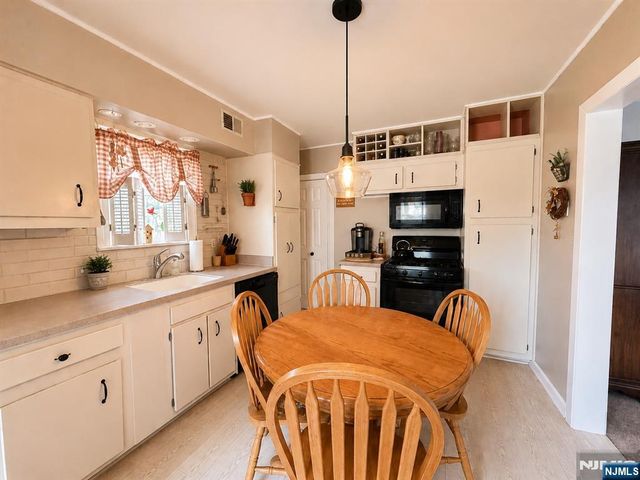 810 Colfax Avenue, Pompton Lakes, NJ 07442