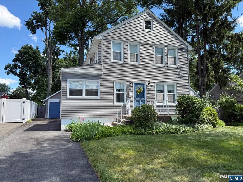 810 Colfax Avenue, Pompton Lakes, NJ 07442