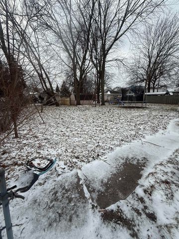 3102 N Water Street, Bay City, MI 48708