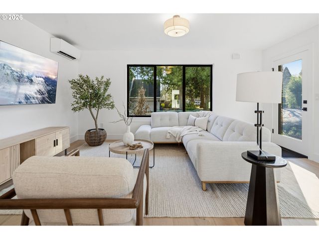 247 E Ave, Lake Oswego, OR 97034