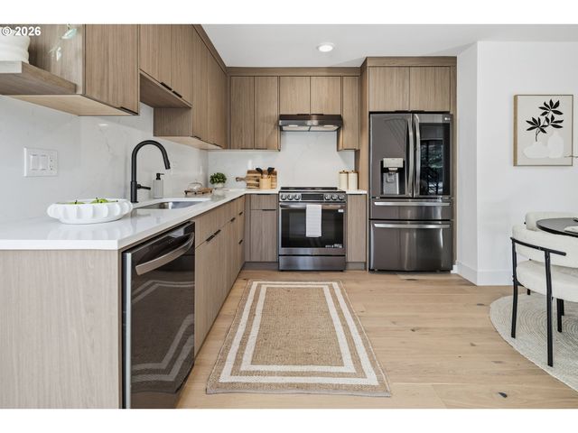 247 E Ave, Lake Oswego, OR 97034