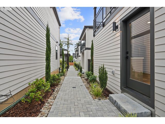 247 E Ave, Lake Oswego, OR 97034