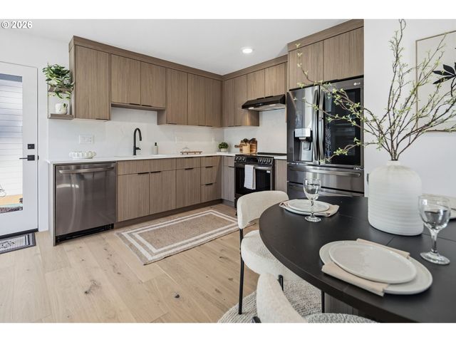 247 E Ave, Lake Oswego, OR 97034