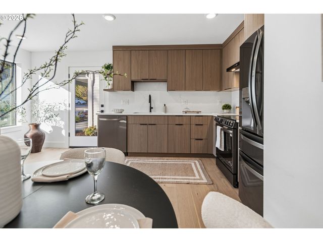 247 E Ave, Lake Oswego, OR 97034