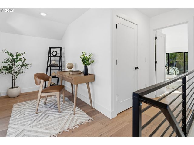 247 E Ave, Lake Oswego, OR 97034