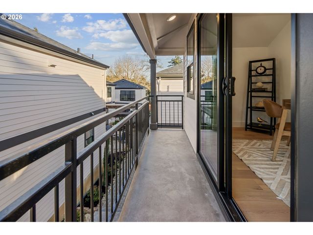 247 E Ave, Lake Oswego, OR 97034