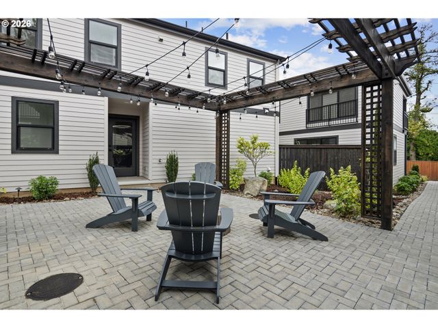247 E Ave, Lake Oswego, OR 97034