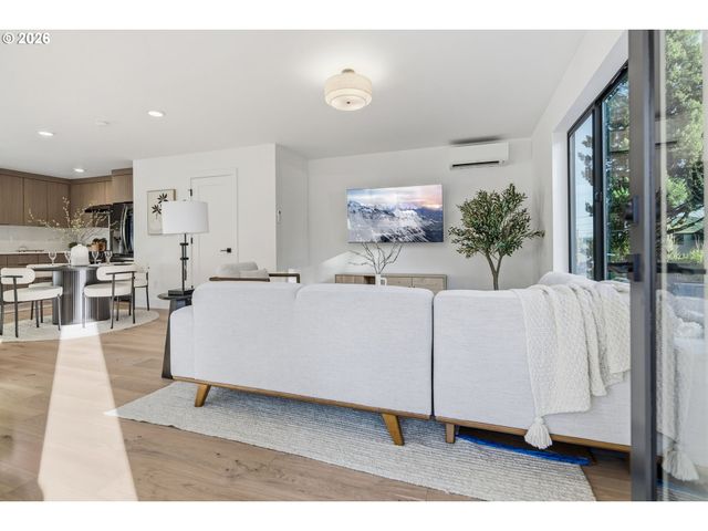 247 E Ave, Lake Oswego, OR 97034