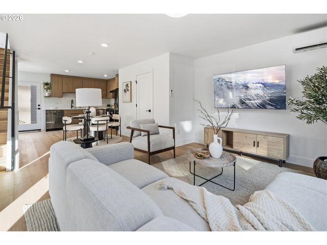 247 E Ave, Lake Oswego, OR 97034