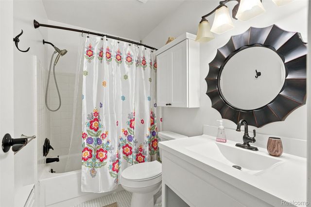 1836 Colonial Village Way, Waterford Charter Township, MI 48328