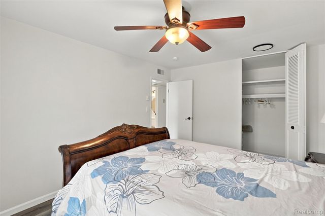 1836 Colonial Village Way, Waterford Charter Township, MI 48328