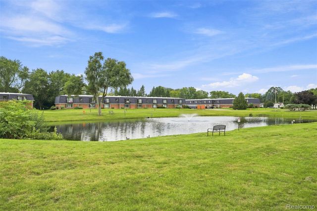 1836 Colonial Village Way, Waterford Charter Township, MI 48328