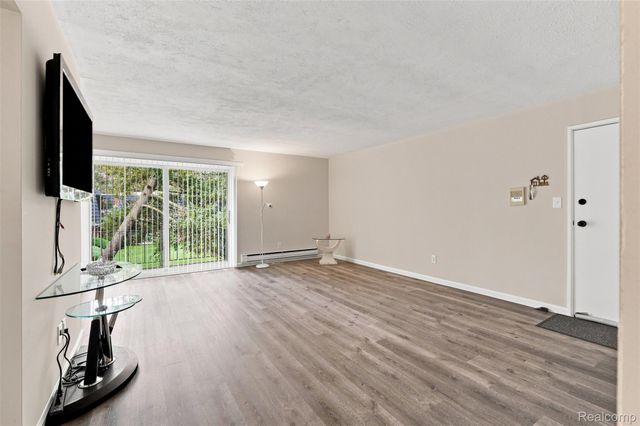 1836 Colonial Village Way, Waterford Charter Township, MI 48328