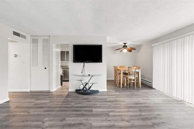 1836 Colonial Village Way, Waterford Charter Township, MI 48328