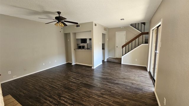 2117 Park Willow Lane C, Arlington, TX 76011