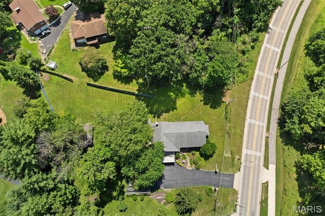 2740 Old Collinsville Road, Belleville, IL 62226