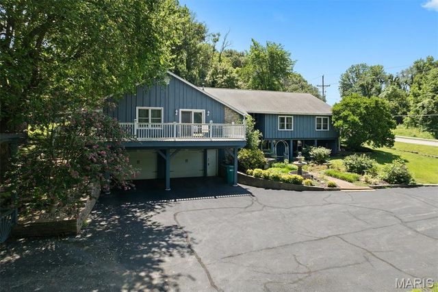 2740 Old Collinsville Road, Belleville, IL 62226