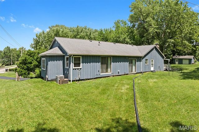 2740 Old Collinsville Road, Belleville, IL 62226