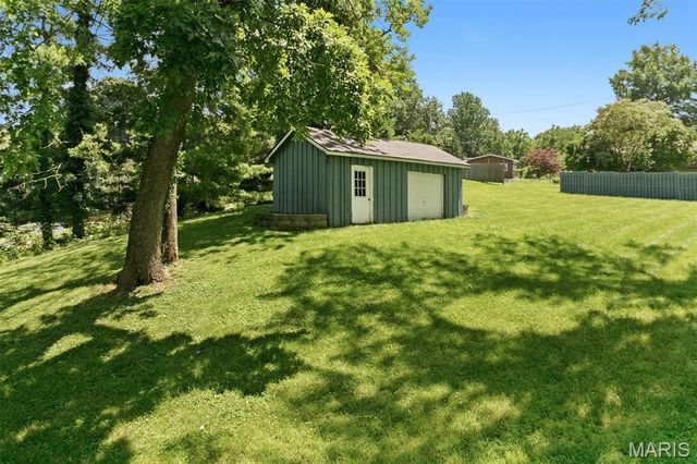 2740 Old Collinsville Road, Belleville, IL 62226