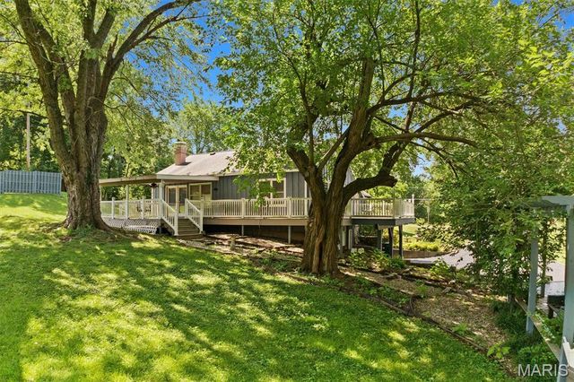 2740 Old Collinsville Road, Belleville, IL 62226