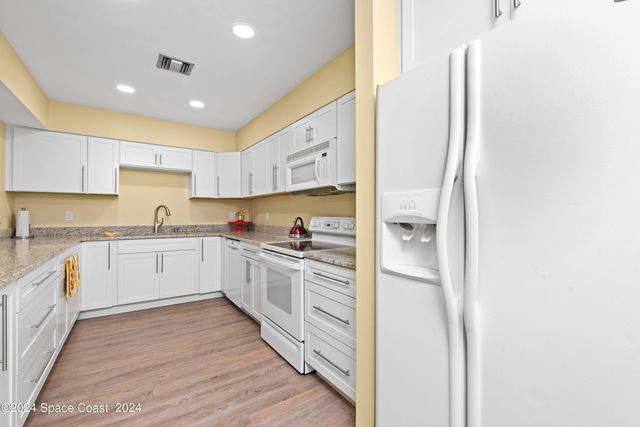 1860 N Atlantic Avenue 204, Cocoa Beach, FL 32931