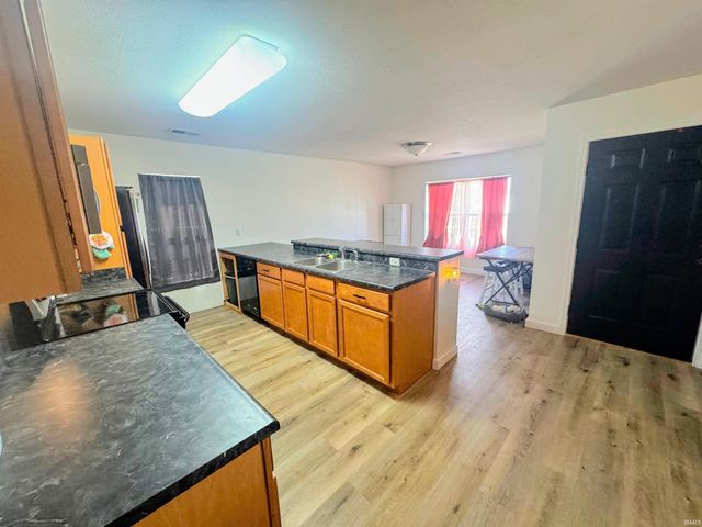 323 W Alton Street, Bicknell, IN 47512