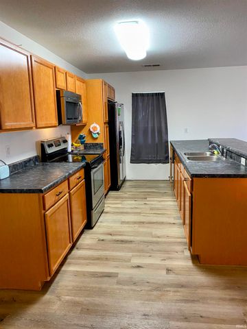 323 W Alton Street, Bicknell, IN 47512