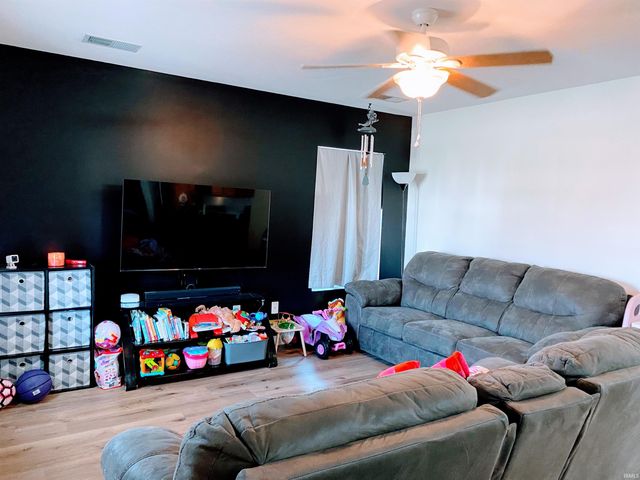 323 W Alton Street, Bicknell, IN 47512