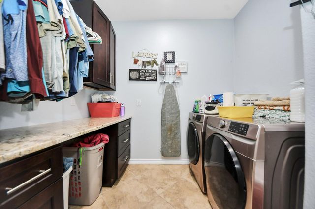 1020 E Hillje Street, El Campo, TX 77437