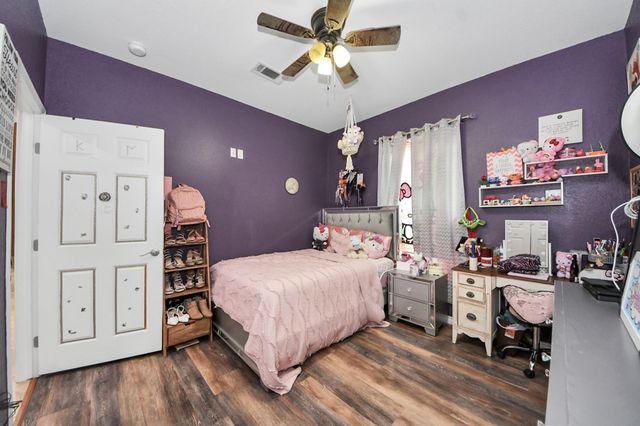 1020 E Hillje Street, El Campo, TX 77437