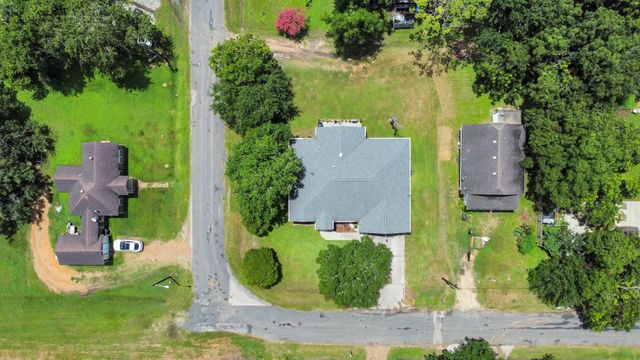 1020 E Hillje Street, El Campo, TX 77437