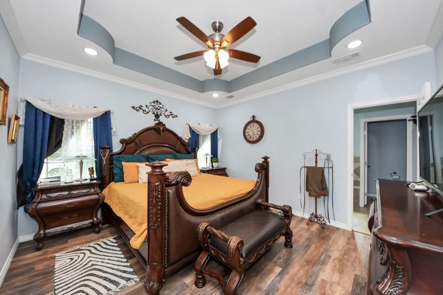 1020 E Hillje Street, El Campo, TX 77437