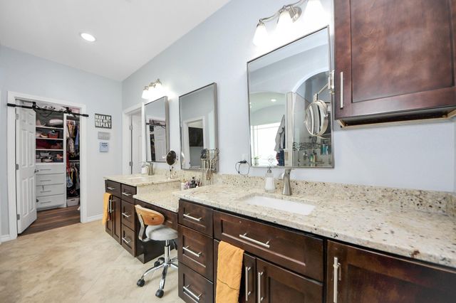 1020 E Hillje Street, El Campo, TX 77437