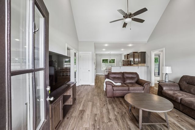 169 Grass Land St, Manchester, TN 37355