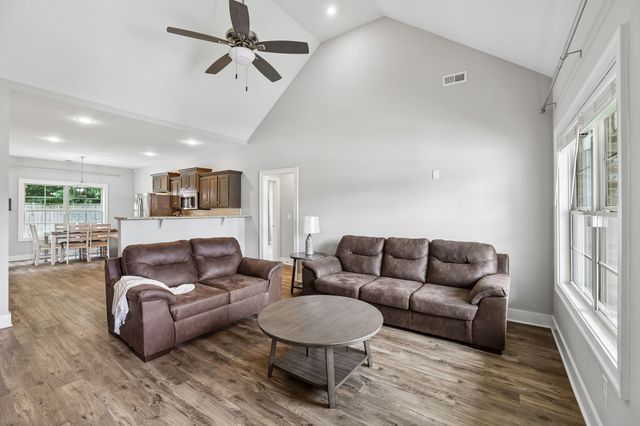 169 Grass Land St, Manchester, TN 37355