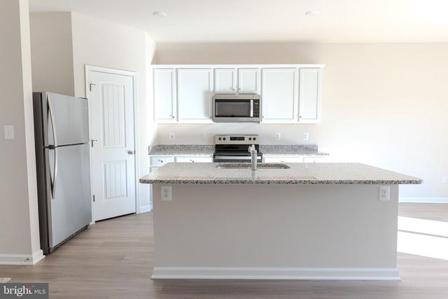 104 CRAMSFORD ST, Falling Waters, WV 25419