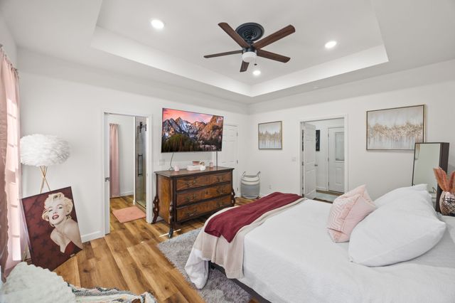 528 St Anthony Dr, Jamestown, TN 38556