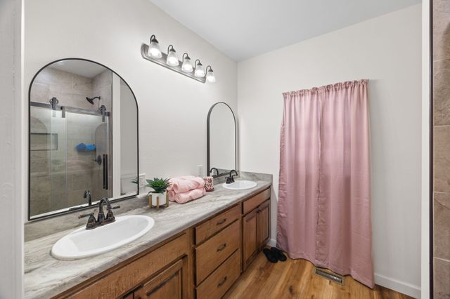 528 St Anthony Dr, Jamestown, TN 38556