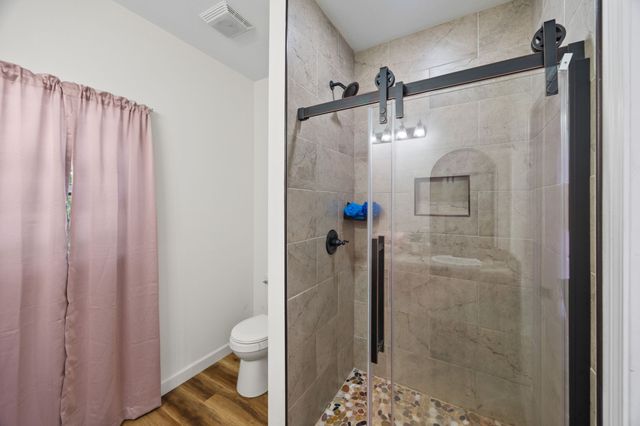 528 St Anthony Dr, Jamestown, TN 38556