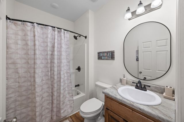 528 St Anthony Dr, Jamestown, TN 38556