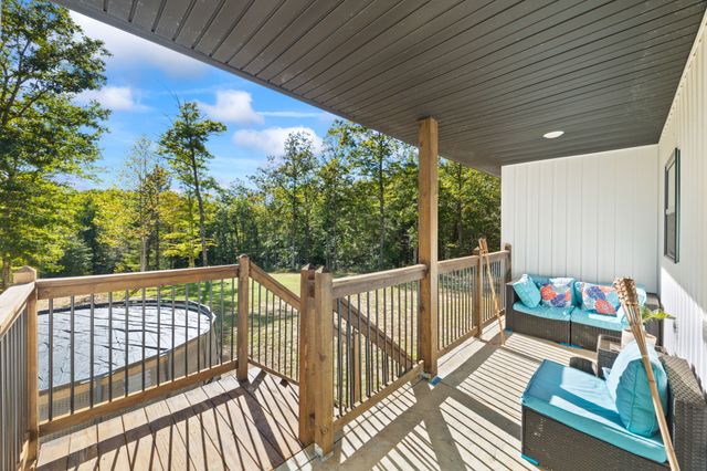 528 St Anthony Dr, Jamestown, TN 38556