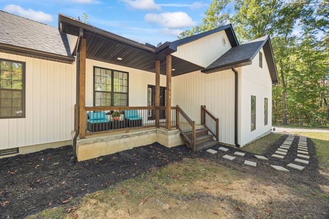 528 St Anthony Dr, Jamestown, TN 38556