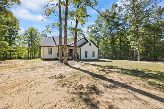 528 St Anthony Dr, Jamestown, TN 38556