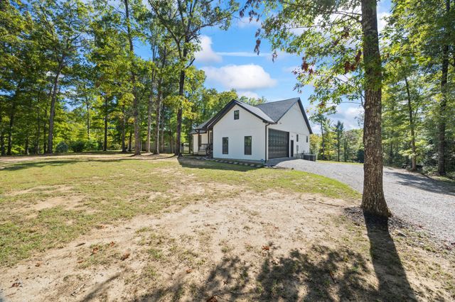 528 St Anthony Dr, Jamestown, TN 38556