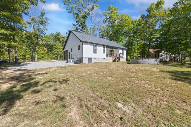 528 St Anthony Dr, Jamestown, TN 38556