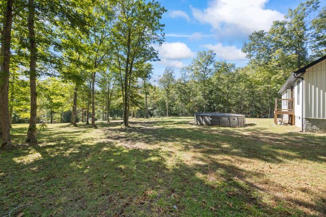 528 St Anthony Dr, Jamestown, TN 38556