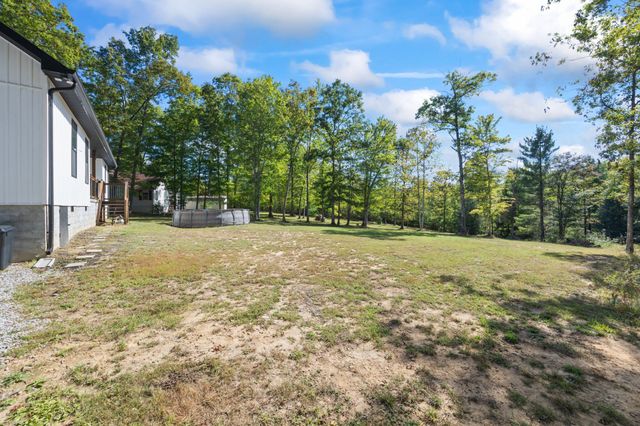 528 St Anthony Dr, Jamestown, TN 38556