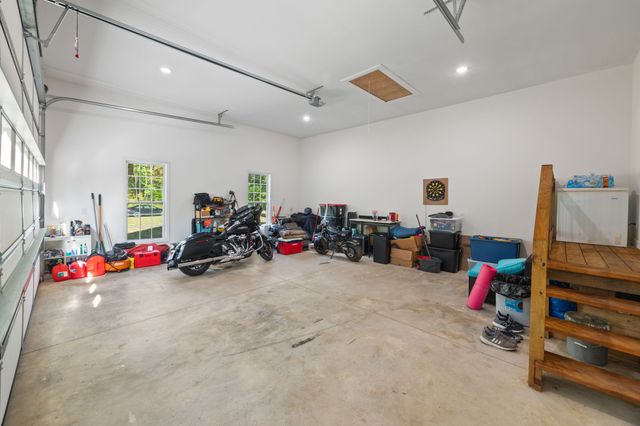 528 St Anthony Dr, Jamestown, TN 38556